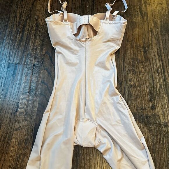 Spanx bodysuit  shapewear - Picture 8 of 8